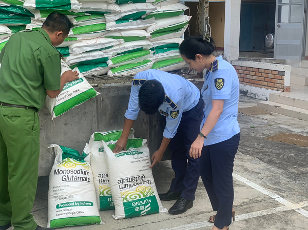 Tạm giữ gần 10 tấn bột ngọt vi phạm về nhãn hàng hóa ở Phú Yên