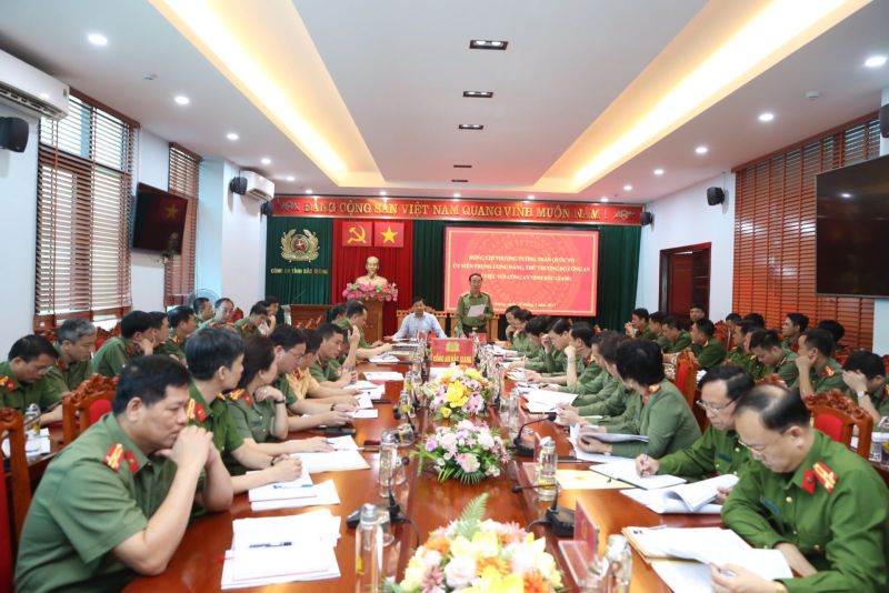 Các đại biểu tham dự Buổi làm việc tại Công an tỉnh Bắc Giang