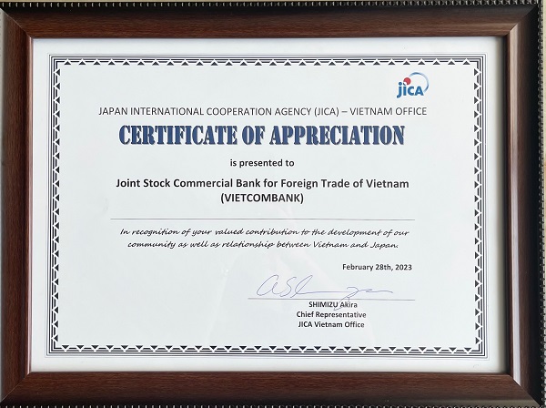 Kỷ niệm chương cống hiến của JICA trao tặng Vietcombank