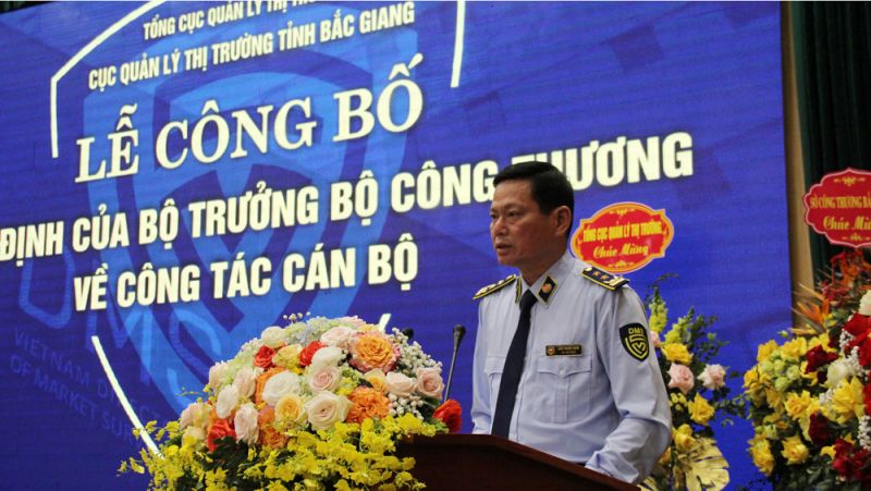 Tân Cục trưởng Cục QLTT tỉnh Chu Thanh Hiến phát biểu nhận nhiệm vụ mới
