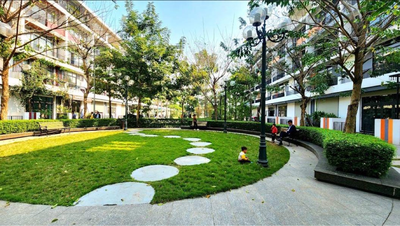 Khuôn viên xanh mát mang tới không gian sống thoáng đãng cho cư dân