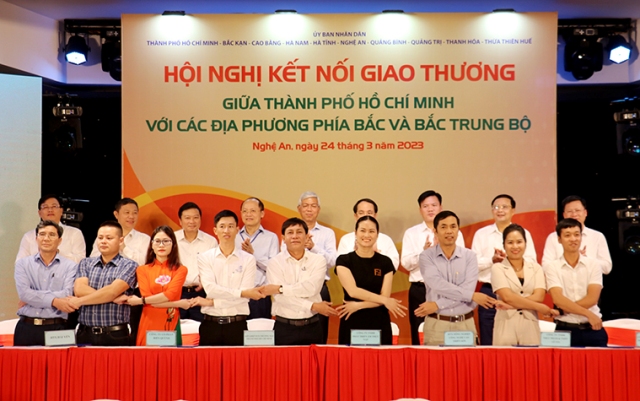 các hệ thống phân phối TP. Hồ Chí Minh và Các doanh nghiệp cung ứng, nhà sản xuất của 9 tỉnh phía Bắc và Bắc Trung Bộ đã ký kết giao thương.