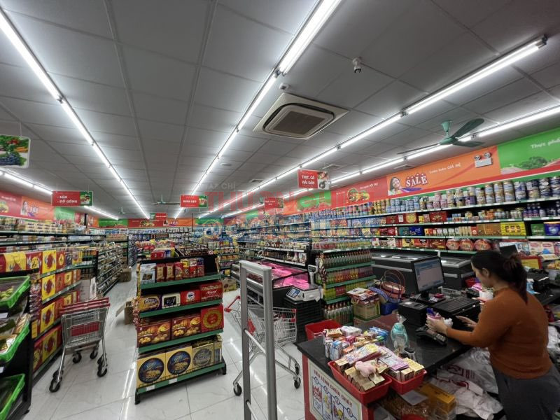 Không gian hàng hoá bên trong siêu thị T - Mart Bắc Ninh.