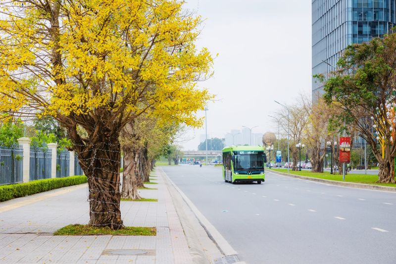 Thay vì mất quá nhiều thời gian giữa đường xa ngột ngạt, cư dân The Zenpark có thể tranh thủ nghỉ ngơi hay ngồi đọc quyển sách yêu thích trên những chiếc xe buýt xanh hiện đại.