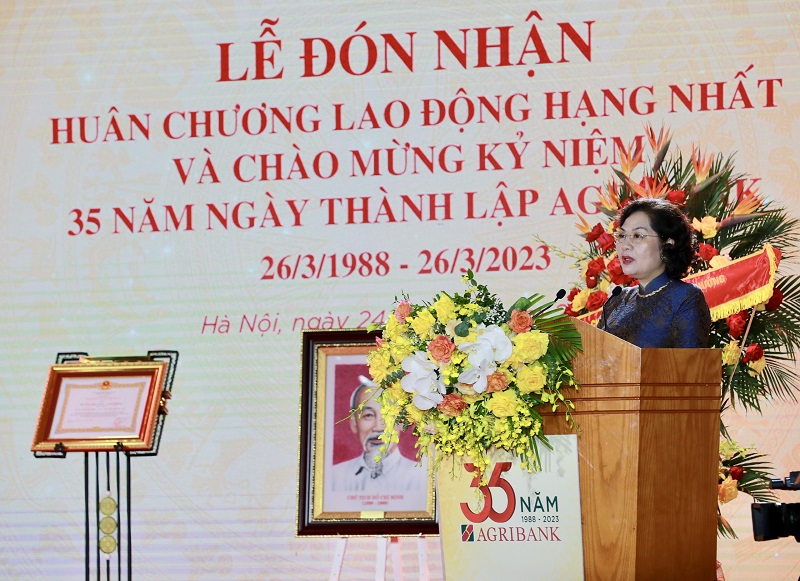 Ủy viên BCH Trung ương Đảng, Thống đốc Ngân hàng Nhà nước Việt Nam Nguyễn Thị Hồng phát biểu tại buỗi lễ
