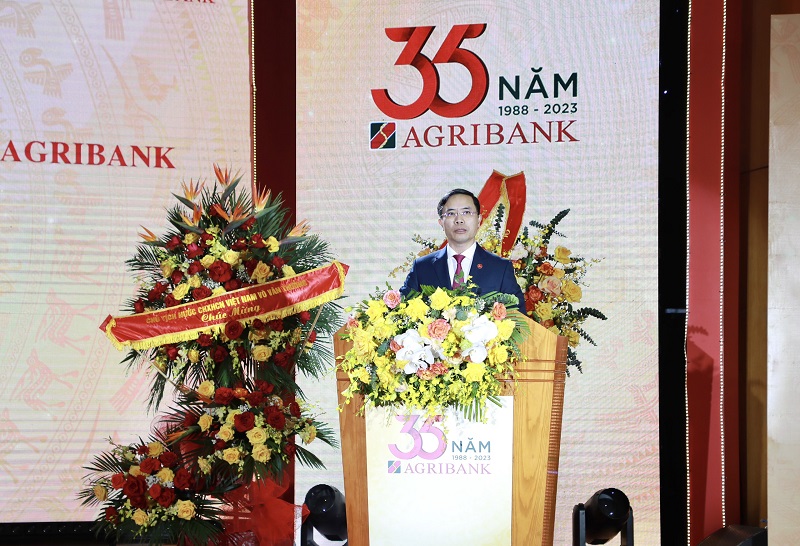 Bí thư Đảng ủy, Chủ tịch HĐTV Agribank Phạm Đức Ấn phát biểu tại buổi lễ