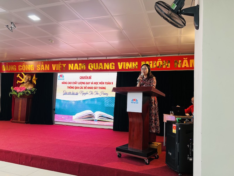 Đồng chí Nguyễn Thị Thu Hương – nhóm trưởng nhóm Toán 9 trường THCS Mai Dịch