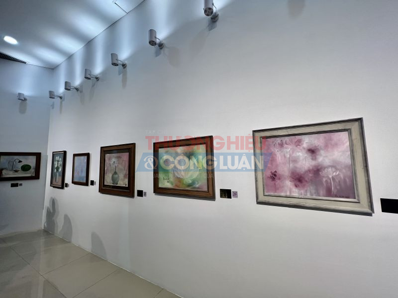 Các bức tranh Sen tại triển lãm Nghệ thuật Sen Việt 2023 - Vẻ đẹp thuần khiết