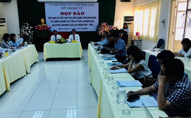 Quang cảnh buổi Họp báo công bố sự kiện “Hội nghị ký kết hợp tác giữa UBND tỉnh Bình Định và chính quyền các tỉnh Nam Lào giai đoạn 2021 – 2025”