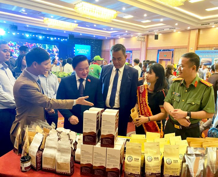 Doanh nghiệp giới thiệu sản phẩm tại Hội nghị hợp tác phát triển tỉnh Đắk Lắk – Khánh Hòa năm 2023.