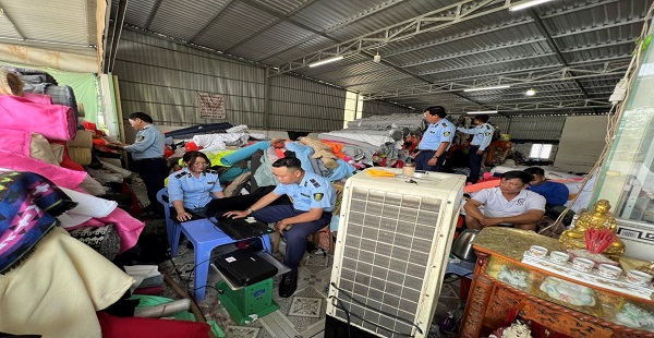 Lực lượng Quản lý thị trường tỉnh An Giang tiến hành kiểm tra, tạm giữ hàng hóa vi phạm