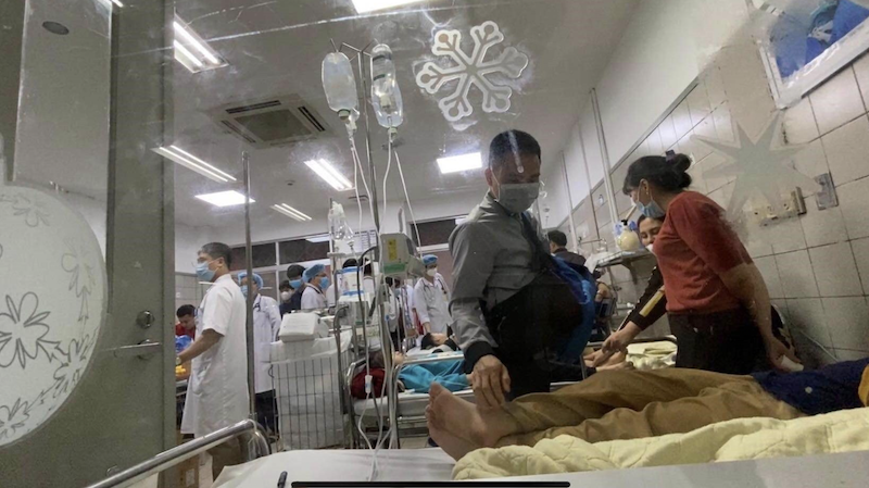 Học sinh Trường tiểu học Kim Giang bị ngộ độc đang tích cực điều trị tại bệnh viện