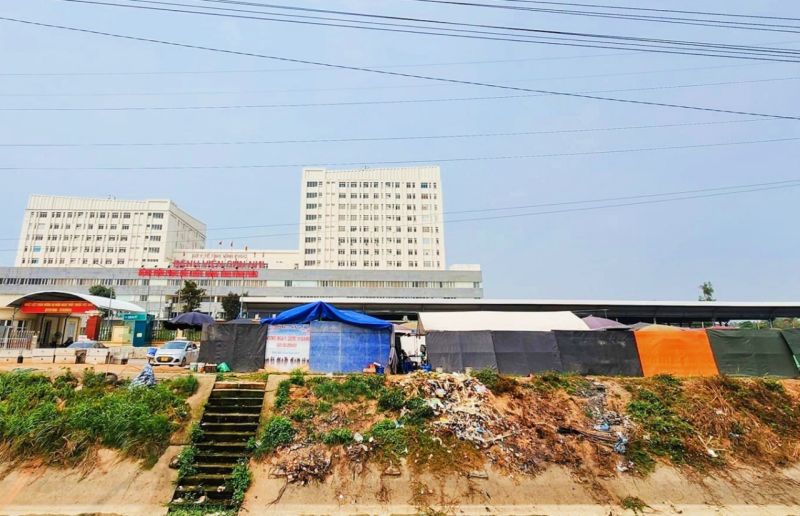 UBND tỉnh vào cuộc liên quan đến hàng quán nhếch nhác tại cổng bệnh viện Sản- Nhi Vĩnh Phúc