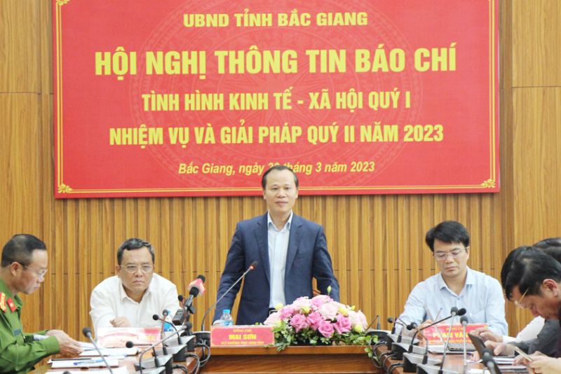 Phó chủ tịch thường trực UBND tỉnh Mai Sơn phát biểu tại Hội nghị thông tin về tình hình kinh tế - xã hội quý I/2023 và triển khai nhiệm vụ, giải pháp quý II