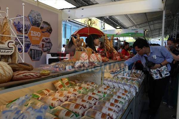 Theo ban tổ chức, lễ hội bánh mì năm nay quy tụ 120 gian hàng cùng với sự tham gia của hàng chục đơn vị nhà hàng, tiệm bánh mì, nhà cung cấp thực phẩm hàng đầu tại TP. Hồ Chí Minh và cả nước