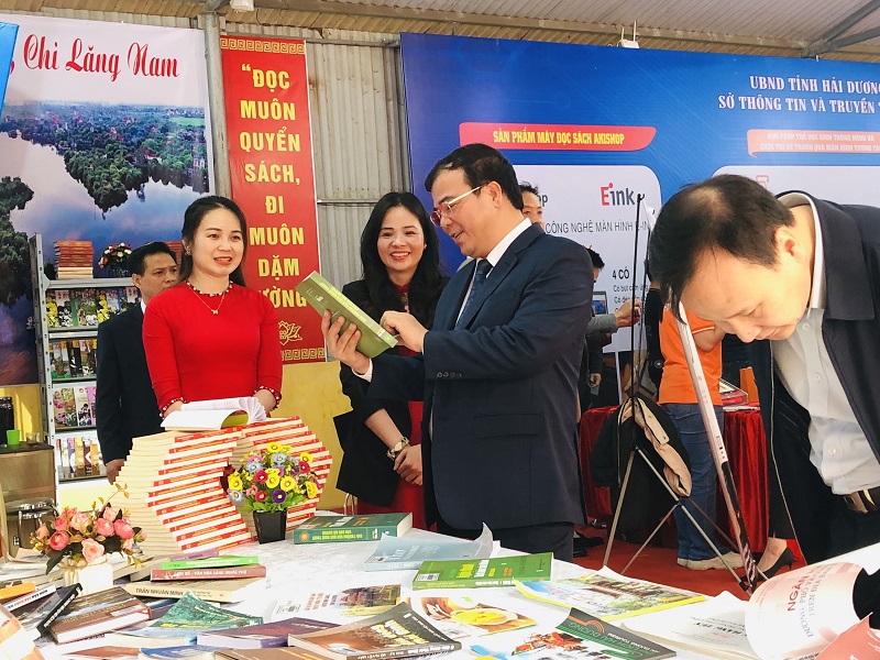 Ông Nguyễn Minh Hùng - Phó Chủ tịch UBND tỉnh Hải Dương tại Ngày sách và Văn hóa đọc tỉnh Hải Dương