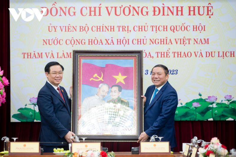 Chủ tịch Quốc hội lưu ý: Để phát triển văn hoá thì phải bao gồm cả thể chế và nguồn lực