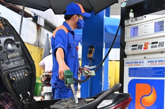 Giá xăng dầu dự báo sẽ tăng nhẹ vào ngày mai (03/04). Ảnh minh họa