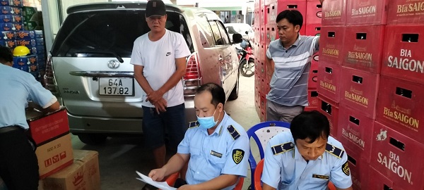 Tạm giữ 1.400 bao thuốc lá điếu nhập lậu tại tỉnh Vĩnh Long