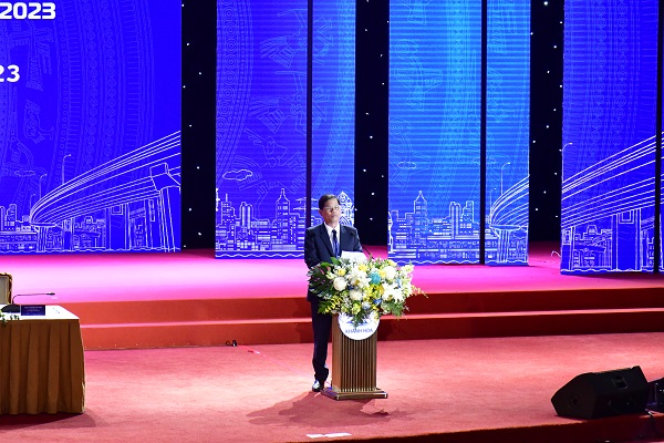 Ông Nguyễn Tấn Tuân, Phó Bí thư Tỉnh ủy, Chủ tịch UBND tỉnh phát biểu khai mạc