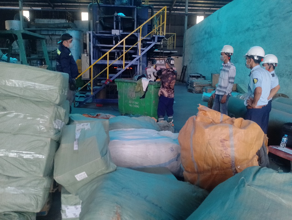 Quản lý thị trường TP. Cần Thơ hủy hơn 8.000 đơn vị sản phẩm là tang vật vi phạm