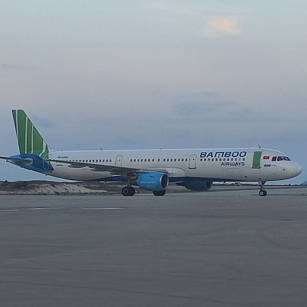 Chuyến bay QH9583 của hãng hàng không Bamboo Airway chở khách Macao đến Cảng HKQT Cam Ranh