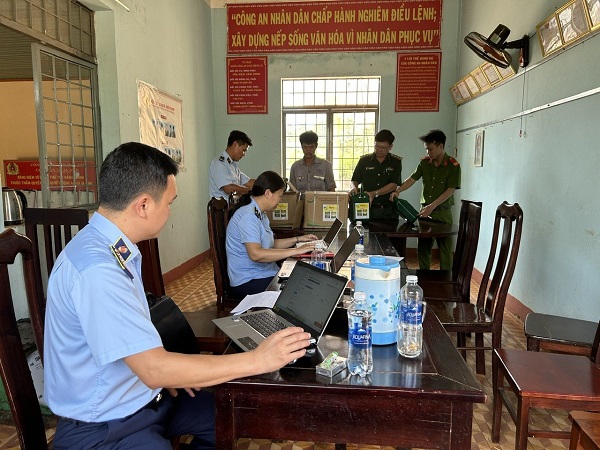 Gia Lai: Tạm giữ 45 kg thuốc bảo vệ thực vật không có hóa đơn chứng từ