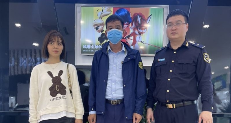 Phát hiện cửa hàng kinh doanh nước hoa giả mạo nhãn hiệu Chanel