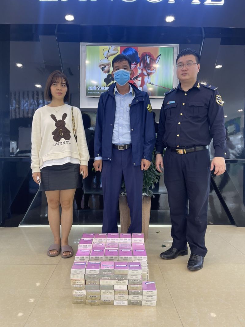 Hơn 130 sản phẩm nước hoa giả mạo nhãn hiệu Chanel bị lực lượng chức năng tỉnh Quảng Ninh phát hiện, thu giữ Hơn 130 sản phẩm nước hoa giả mạo nhãn hiệu Chanel bị lực lượng chức năng tỉnh Quảng Ninh phát hiện, thu giữ