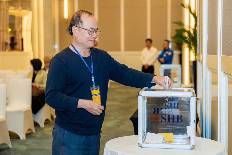 Cổ đông bỏ phiếu thông qua các nội dung tại Đại hội và bầu thành viên HĐQT, Ban Kiểm soát Ngân hàng SHB nhiệm kỳ 2022 – 2027