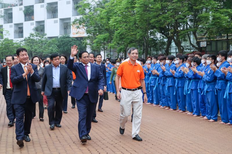 Thủ tướng Chính phủ Phạm Minh Chính thăm và làm việc với trường Đại học FPT và Công ty TNHH Phần mềm FPT - Ảnh: VGP/Nhật Bắc