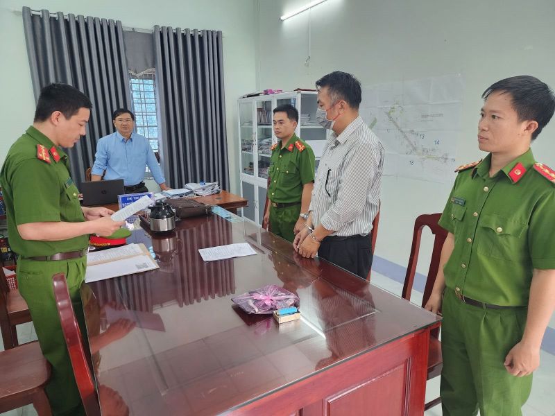 Cơ quan Cảnh sát điều tra Công an tỉnh Kon Tum thi hành lệnh bắt