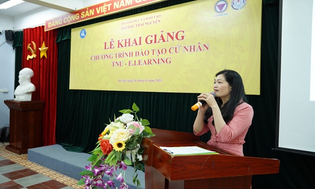 Cô Võ Thị Thao - Giám đốc Trung tâm tuyển sinh - Công ty Cổ phần tư vấn dịch vụ đào tạo AUM Việt Nam - phát biểu tại buổi lễ Cô Võ Thị Thao - Giám đốc Trung tâm tuyển sinh - Công ty Cổ phần tư vấn dịch vụ đào tạo AUM Việt Nam - phát biểu tại buổi lễ