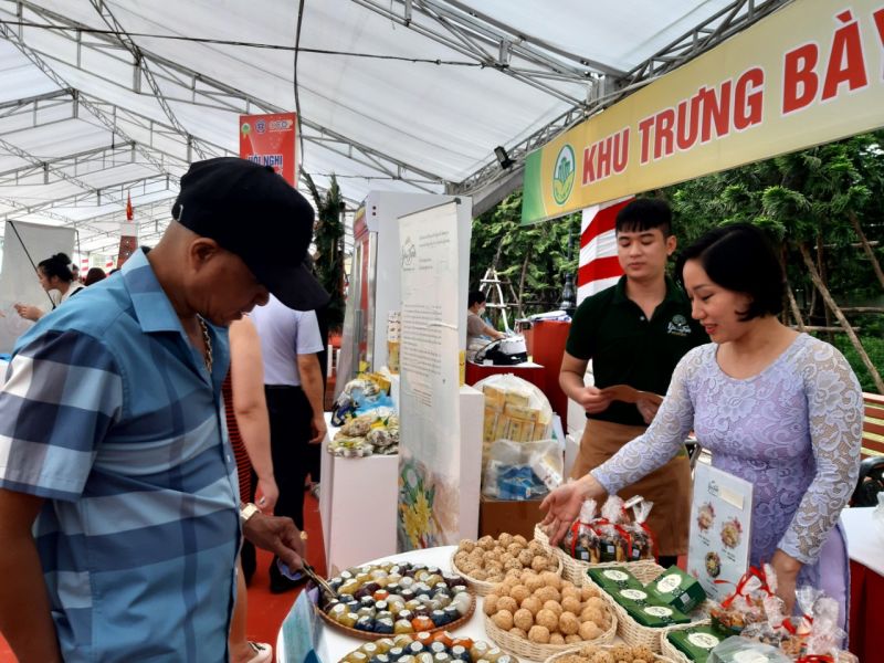 Sản phẩm OCOP của thành phố Hà Nội được người tiêu dùng yêu thích.