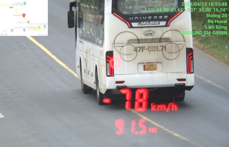 Xe khách vi phạm tốc độ được lực lượng Cảnh sát Giao thông Lâm Đồng kiểm tra phát hiện