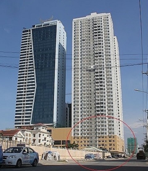 Tổ hợp khách sạn Mường Thanh và căn hộ cao cấp Sơn Trà ở TP.Đà Nẵng, khu vực khoanh tròn là các tầng xây dựng sai so với nội dung được cấp phép
