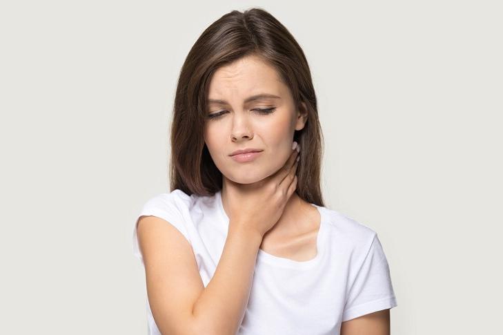 Viêm họng mạn tính gây ra nhiều triệu chứng khó chịu