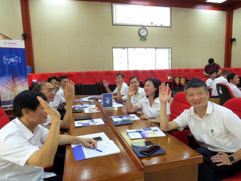 1Để hiện thực hoá các mục tiêu về phát triển văn hoá học tập giai đoạn 2016 - 2022, PC Quảng Ninh đã triển khai 209 chương trình đào tạo trực tiếp với 34.556 lượt CBCNV tham gia học tập