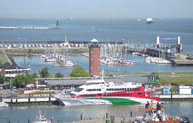 Tập đoàn Rhenus là một tập đoàn hàng đầu về lĩnh vực phát triển hệ thống cảng biển và logistic. Trong ảnh: Một góc Cảng Cuxhaven thuộc Tập đoàn Rhenus.