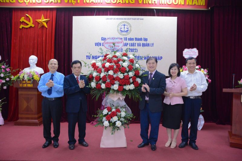 Liên hiệp các Hội khoa học và Kỹ thuật Việt Nam chúc mừng Liên hiệp các Hội khoa học và Kỹ thuật Việt Nam chúc mừng