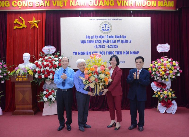 Đảng ủy khối Doanh nghiệp Quận Hai Bà Trưng, Hà Nội chúc mừng Đảng ủy khối Doanh nghiệp Quận Hai Bà Trưng, Hà Nội chúc mừng