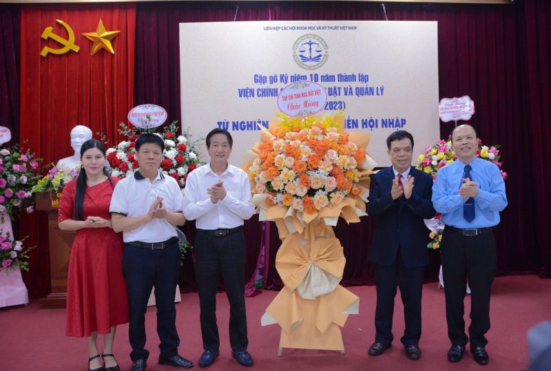 Tạp chí Tinh hoa Đất Việt chúc mừng Tạp chí Tinh hoa Đất Việt chúc mừng