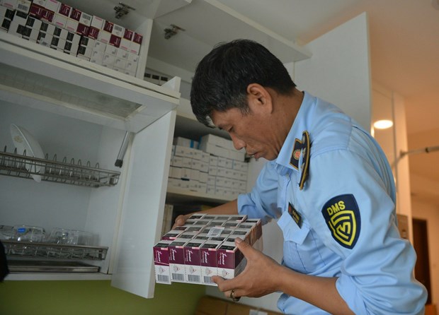 Đội Quản lý thị trường số 1 phát hiện lượng lớn thuốc tây tại một chung cư trên địa bàn quận Thanh Xuân, Hà Nội. (Ảnh: Vietnam+)