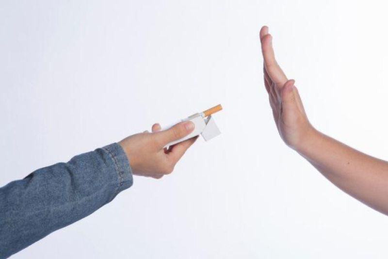 Từ bỏ thói quen hút thuốc lá giúp giảm đau họng