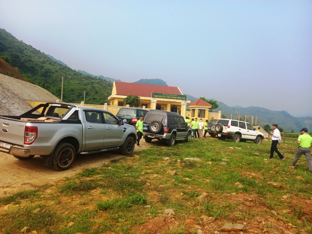 Đoàn xe đến biên giới Việt- Lào