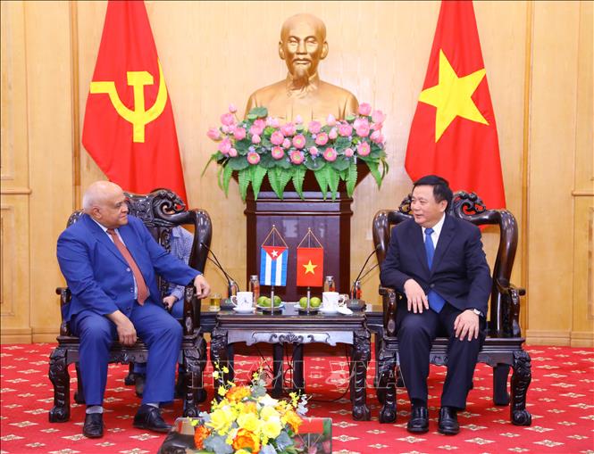 Việt Nam - Cuba tăng cường hợp tác lý luận, đào tạo bồi dưỡng cán bộ