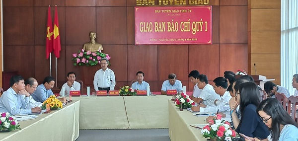 Ông Đăng Minh Thông, Phó Chủ tịch UBND tỉnh Bà Rịa - Vũng Tàu cung cấp và ghi nhận các nội dung phóng viên quan tâm