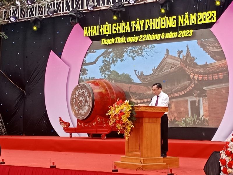 Chủ tịch UBND huyện Thạch Thất Nguyễn Mạnh Hồng phát biểu tại lễ khai hội chùa Tây Phương năm 2023