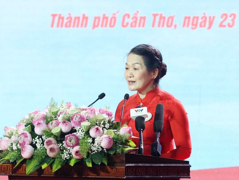 Bà Bùi Thị Hòa, Chủ tịch Trung ương Hội Chữ thập đỏ Việt Nam phát biểu tại Lễ phát động.