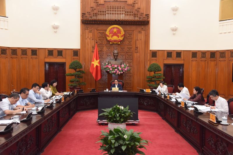 Thủ tướng Phạm Minh Chính đã họp với Ngân hàng Nhà nước, Bộ Tài chính, Bộ Tư pháp để rà soát, thúc đẩy việc ban hành ngay 2 thông tư quan trọng. Ảnh: VGP/Nhật Bắc